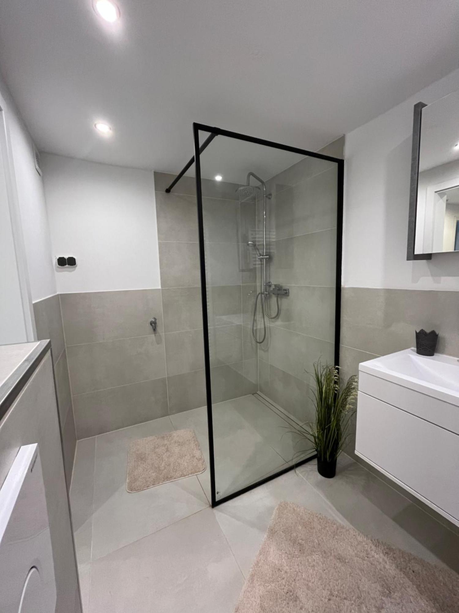 בודנוורדר Moderne Ferienwohnung Mit Guter Ausstattung Und Self Checkin מראה חיצוני תמונה